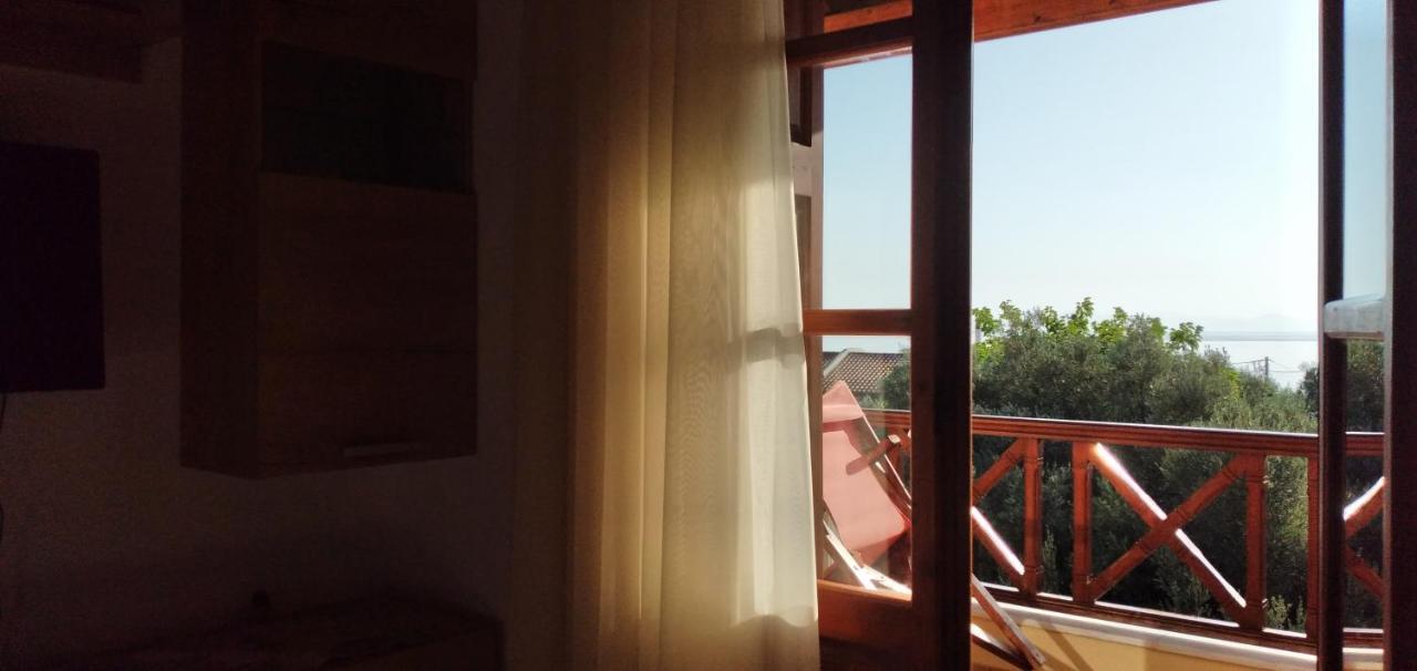 Athina Studio Apartments Kerveli Exterior foto