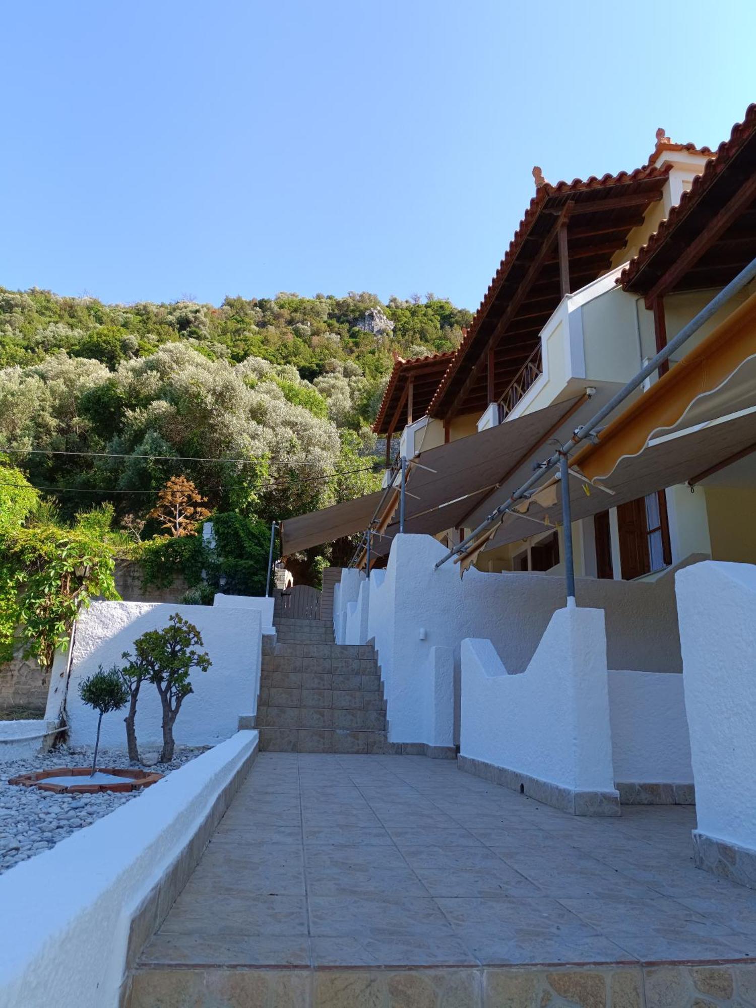 Athina Studio Apartments Kerveli Exterior foto