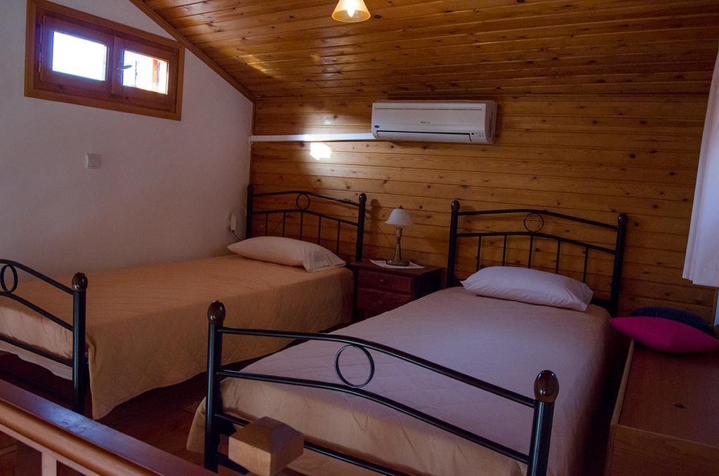 Athina Studio Apartments Kerveli Quarto foto