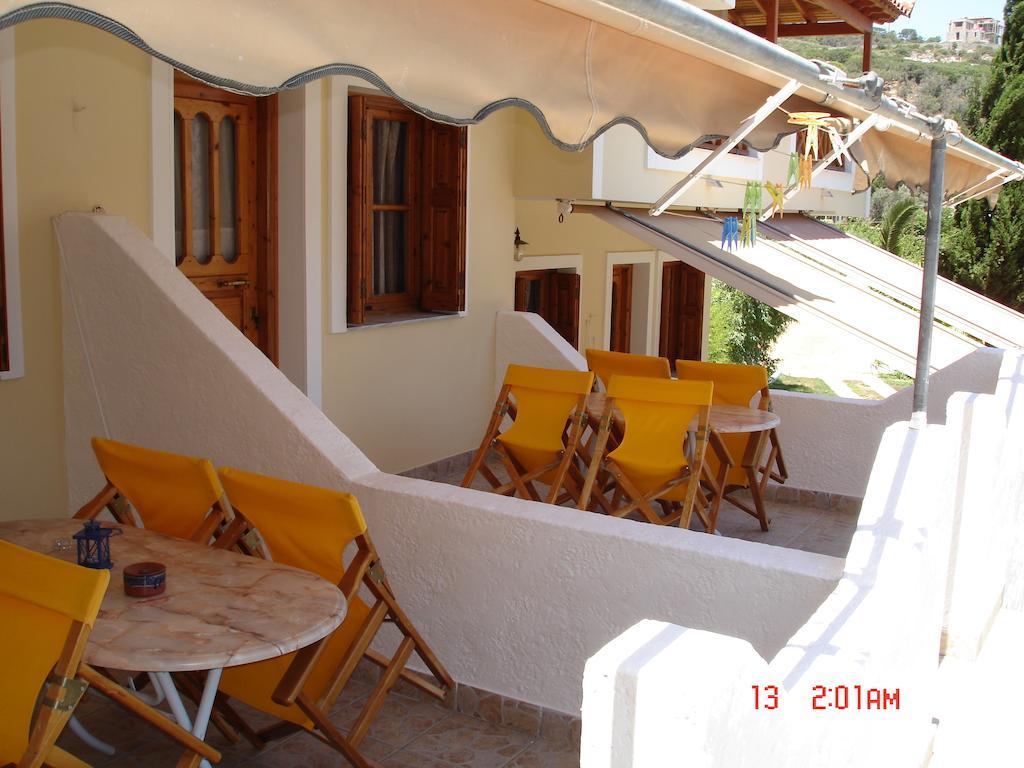 Athina Studio Apartments Kerveli Quarto foto