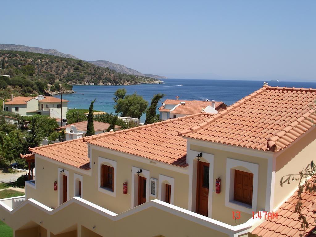 Athina Studio Apartments Kerveli Exterior foto